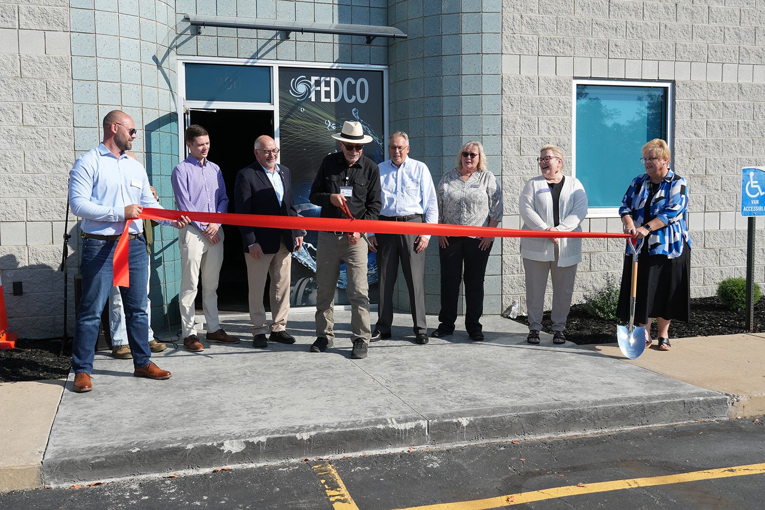Ribbon before cut Ribbon before cut